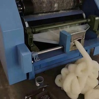 Machine à carder la laine, machine à peigner les fibres de coton et à fabriquer des bandes de fibres