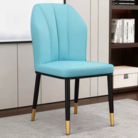 Chaise de salle à manger en métal de style nordique moderne avec revêtement en cuir pour restaurant et usage domestique