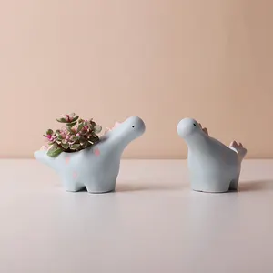 Redeco Classic Mini Hand-held Heart Shaped Flower Pot White Succulent Pots Ceramic Plant Pots For Hotel Home Office Decor