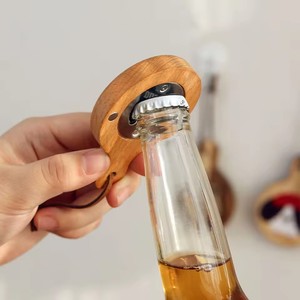 Abrebotellas magnético redondo de madera de alto valor con imán animal bonito logotipo personalizado de sublimación de dibujos animados con nevera para <span class=keywords><strong>cerveza</strong></span> - Product Image 6