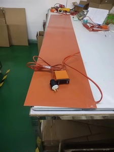 Calentador eléctrico de 300*1200*1,5mm, 220V, 1800W, adhesivo de silicona, 1000mm de largo con rodamiento desde el medio del lado largo - Product Image 3