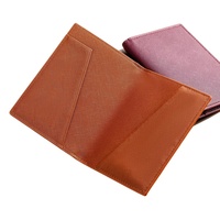 Portefeuille de passeport en cuir Saffiano gravé sur mesure, porte-passeport personnalisé et ensemble d'étiquettes de bagages avec boîte cadeau