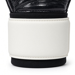 Gants de gardien de but de football unisexes personnalisables de haute qualité, paume en latex respirante, sangle de poignet réglable à boucle auto-agrippante, doigts entièrement protégés - Product Image 6