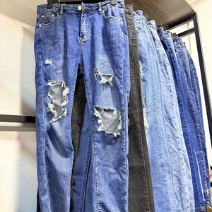 Pantalons en jean usés d'été pour femmes - Balles de vêtements usagés en polyester/coton à la mode et bon marché de 50 kg - Product Image 5