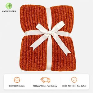 Coperta Magica Verde in Offerta, Morbida e Accogliente, 100% Poliestere, a Righe, in Microfibra, Coperta Invernale Lavorata a Maglia - Product Image 3