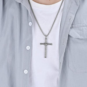 Collier Pendentif <span class=keywords><strong>Croix</strong></span> Cylindrique Hip Hop <span class=keywords><strong>de</strong></span> Haute Qualité en Acier Inoxydable Jésus Chrétien, Bijou Tendance pour Hommes, Vente en Gros - Product Image 3