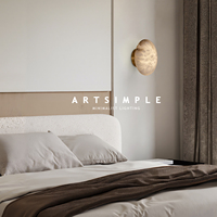 Applique murale artisanale en albâtre en forme de galet |   Applique murale LED minimaliste en laiton pour couloir