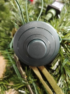 Sapin de Noël Artificiel Réaliste en PE/PVC, Pré-éclairé LED Blanc Chaud, Arbre de Pin Complet avec Support Métallique pour Décoration Intérieure (Vente en Gros) - Product Image 5