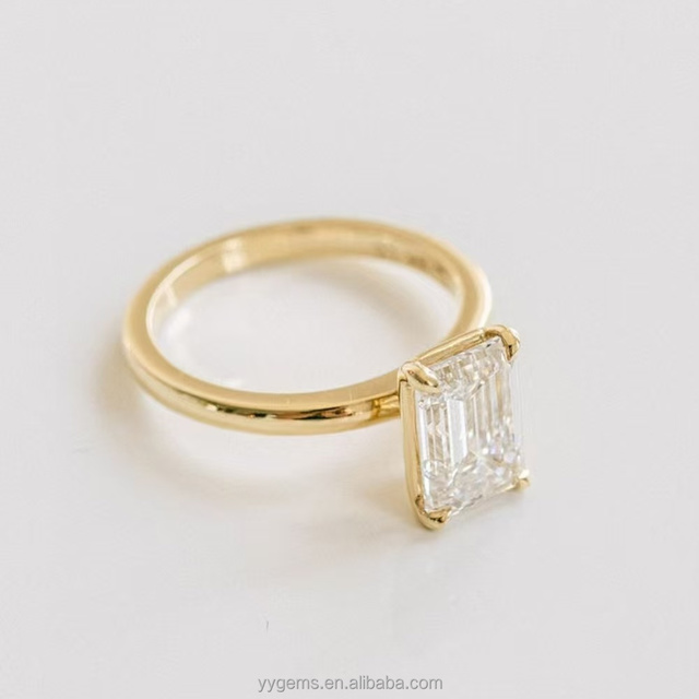 Yu Ying Fashion 4 Prongs 3CT Emerald Cut Moissanite Solid Yellow Gold Solitaire Ring Fine Jewelry Women Engagement Rings