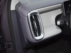 Leapmotor B01 2025 Édition Confort 430 Berline Compacte Purement Électrique Xi Lu Zi, Autonomie 430 km (CLTC), Véhicule Électrique pour l'Exportation - Product Image 6