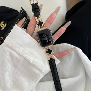 <span class=keywords><strong>Bracelet</strong></span> de montre en cuir souple à la mode pour <span class=keywords><strong>Apple</strong></span> <span class=keywords><strong>Watch</strong></span> 45mm 44mm 42mm 41mm motif trèfle à quatre feuilles femmes <span class=keywords><strong>Bracelet</strong></span> montre-<span class=keywords><strong>bracelet</strong></span> bande - Product Image 6