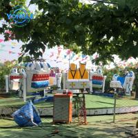Les enfants jouent au parc d'attractions fantaisie Machine Rides Air Bumps Space Dance Ride