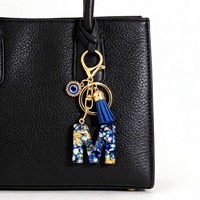 Porte-clés en résine Lettre Œil Turc avec breloque alphabet incrustée de feuille d'or, pompon et accessoires dorés, accessoire de mode pour sac