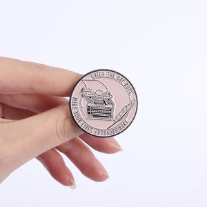 Spilla Smaltata 'Oh <span class=keywords><strong>Capitano</strong></span>, Mio <span class=keywords><strong>Capitano</strong></span>' Ispirata al Film Comico, Citazione 'Cattura il Giorno', Distintivo per Ragazzi, Gioielli alla Moda all'Ingrosso - Product Image 4