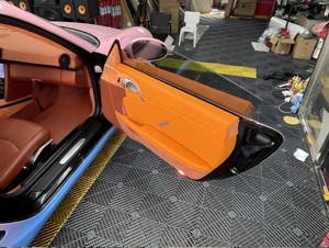 Kit de Reequipamiento Interior Deportivo en Color Naranja Marrón Vibrante para Porsche Boxster/Cayman, Paneles de Puerta en Alcántara y Cuero - Product Image 2