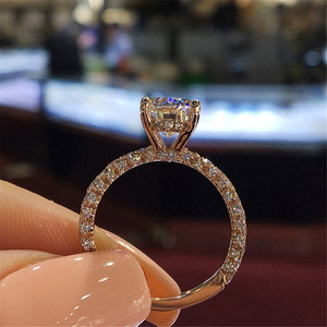 Anello Rotondo Taglio Principessa Scintillante, Gioiello Elegante da Donna per Fidanzamento e Proposta, Anello Nuziale con Zirconi - Product Image 3