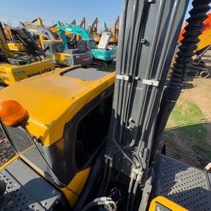 Presque neuf, durable et très demandé : pelle hydraulique sur chenilles Volvo EC210 de 21 tonnes d'occasion pour chantier de construction - Product Image 4