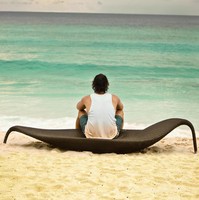 Chaise longue en rotin d'extérieur moderne avec coussin durable pour cour, extérieur, plage, hôtel, villa, piscine, vacances