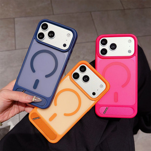 Coque de téléphone antichoc avec support magnétique intégré pour iPhone 17 16 15 14 Pro Max, support métallique et dos en PC dépoli - Product Image 2