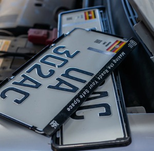 Plaques d'<span class=keywords><strong>immatriculation</strong></span> personnalisées en métal pour véhicules, sur mesure, en relief, offre de réduction en gros, Ouganda - Product Image 2