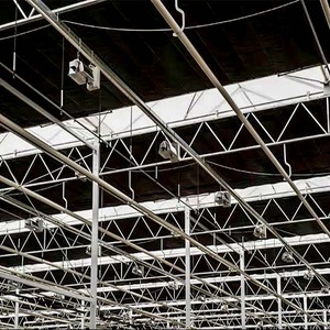 Serre à plusieurs travées en panneaux de circuit imprimé, cadre résistant au vent et panneaux anti-UV pour le durcissement des semis à grande échelle - Product Image 3