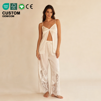 Ensembles de vêtements de détente pour femmes avec logo personnalisé, pyjama soyeux au toucher, design en dentelle, taille élastique, léger, pour l'été, haut de pyjama en camisole