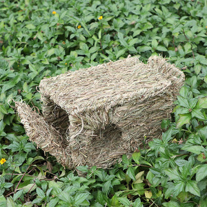 บ้านกระต่ายสานจากฟาง ทำมือ พับได้ สำหรับหนูแฮมสเตอร์ ใช้ในฤดูร้อน ขนาดกลาง ลายเรียบ รูปทรงสี่เหลี่ยม วัสดุจากหญ้า - Product Image 1