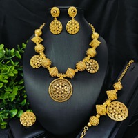 Kalung dan Anting Set Perhiasan Pengantin Mewah Vintage Bertekstur, Berongga, 4 Buah, Lapisan Emas 24K, Paduan Zirkon, Motif Bunga