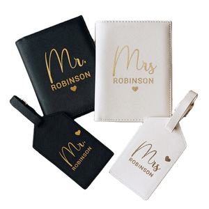 Étui de passeport en PU souple de luxe avec logo personnalisé et <span class=keywords><strong>porte</strong></span>-étiquette de voyage avec étiquette à bagages pour couple - Product Image 1