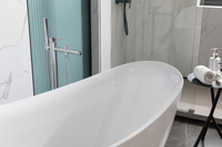 Baignoire ovale autoportante en acrylique blanc de luxe moderne pour hôtels, installation facile