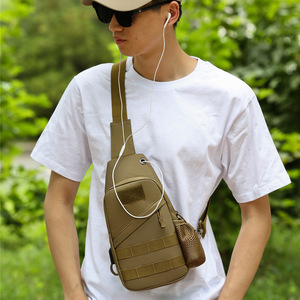 Bolso de pecho Masawei, mochila táctica para deportes al aire libre, bolso cruzado para hombre con función de recarga USB - Product Image 4