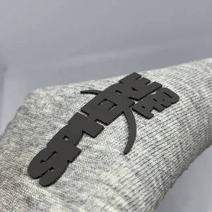 Étiquette de logo en silicone 3D de haute qualité pour vêtements, durable et écologique, résistante au lavage en machine, pour tous types de vêtements - Product Image 3