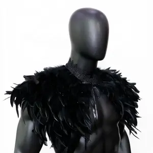 Chaqueta de capa de guerrero vikingo con plumas negras Reina de Halloween Juego de rol Realista Sexy Capa Corbata Encaje. Moda, lujo ligero