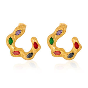 Pendientes de tuerca retorcidos geométricos de cristal colorido a la moda, joyería de temperamento para mujer, acero inoxidable chapado en oro de 18 quilates - Product Image 1