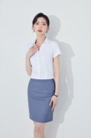 Robe de bureau pour femmes faite à la main, motifs floraux brodés à la machine, bouton, taille naturelle - Personnalisable pour le logo de l'entreprise