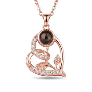 Nuova Collana Personalizzata con Proiezione a Cuore in Zircone Dorato 2026 Ciondolo di Lusso con <span class=keywords><strong>Fiori</strong></span> e Scritta 'Ti Amo' in 100 Lingue, Unisex per Feste - Product Image 3