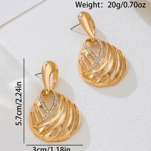 Boucles d'oreilles tendance géométriques simples en forme de goutte d'eau, incrustées, pour femmes, idéales pour le quotidien et les soirées – Nouveauté transfrontalière très prisée - Product Image 2