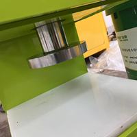 Machine de découpe pneumatique pour différents échantillons