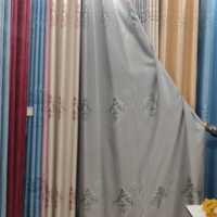 Rouleaux de tissu de rideau occultant de luxe matériau de rideau de haute qualité pour la maison et l'hôtel