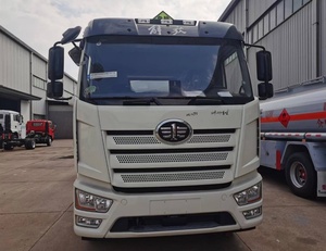 Camion-citerne FAW 15000L, réservoir en alliage d'aluminium, véhicule de transport de liquides inflammables, capable de fournir du carburant à d'autres équipements - Product Image 2
