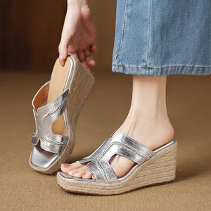 Sandalias Retro de Verano para Mujer - Sandalias de Tacón Alto con Punta Cuadrada y Plataforma, de Cuero, Diseño Simple y Versátil - Product Image 4