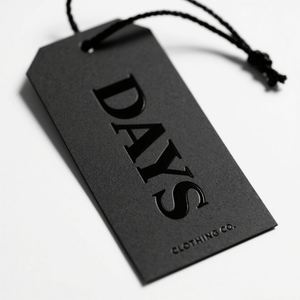 Étiquette volante Recycl étiquette suspendue de luxe personnalisée avec élingues gratuites étiquettes volantes en papier spécial pour vêtements vêtement - Product Image 4