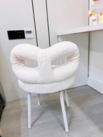 Chaise de maquillage moderne en tissu polaire Sherpa en forme de nœud, tabouret mignon pour le maquillage, chaise d'appoint à pieds en métal blanc pour chambre à coucher et dressing