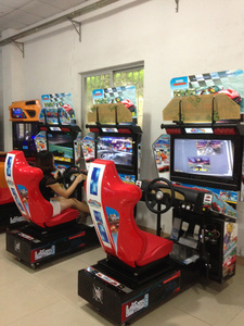 Máquina de Juegos de Carreras de Coches con Pantalla LCD de 32 Pulgadas, Funciona con Monedas, Estilo Outrun - Product Image 6
