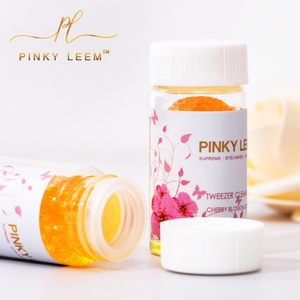 Nettoyant adhésif pour extensions de cils Pinky Leem Private Label, action de nettoyage des pinces à cils - Product Image 4