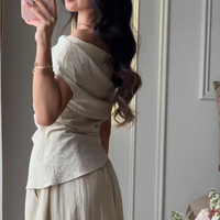 Ensemble décontracté en lin pour femme, collection Printemps 2027 : Haut uni drapé à épaules dénudées et pantalon harem large à revers élastiques – Tenue tendance