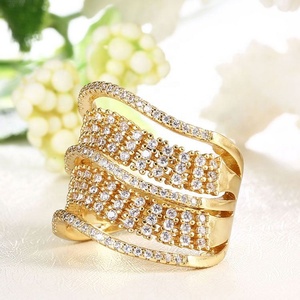 แหวนแต่งงานแฟชั่น แหวนหมั้น ชุบทอง 18k ประดับเพชร CZ สำหรับผู้หญิง - Product Image 2