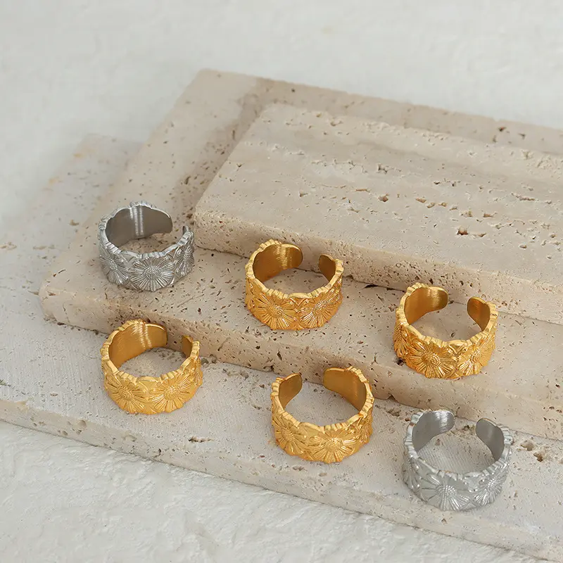Coreano in margherita Design in rilievo elegante acciaio al titanio placcato oro anello aperto regolabile per le donne