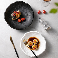 Service de table en porcelaine noire et blanche YAYU, bord irrégulier texturé, élégant, assiettes à salade, assiettes à soupe, assiettes creuses rondes, assiettes à dîner
