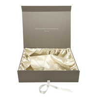 Boîte Magnétique Pliable Beige Grande Taille avec Logo Personnalisé pour Emballage de Perruques, avec Intérieur en Soie Satinée
